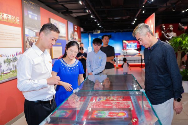 东润金融 为国旗添彩，青少年艺术佳作亮相中共四大纪念馆